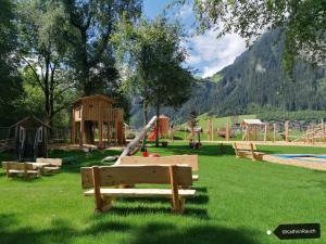 un parque con parque infantil con tobogán en Haus Claudia, en Schwendau