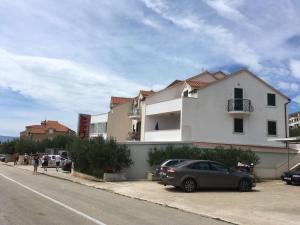 a white building with cars parked on the side of a street at Apartment Aurelia in Bol
