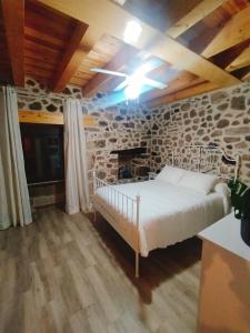 A bed or beds in a room at CASA RURAL LA TORRITA