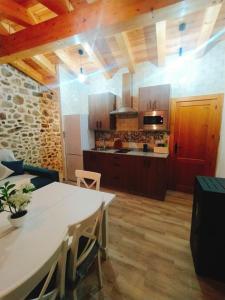 A kitchen or kitchenette at CASA RURAL LA TORRITA