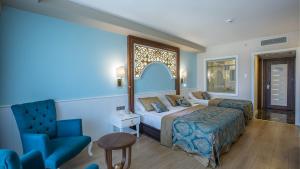Postel nebo postele na pokoji v ubytování J'adore Deluxe Hotel & Spa Ultra All Inclusive