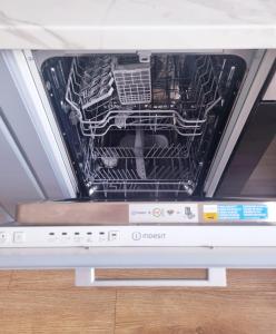 an open dishwasher on top of a tv at Lily Central Apartment with free parking in Târgu-Mureş