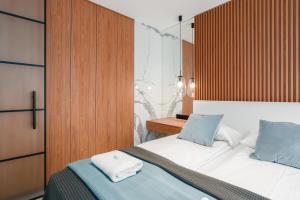 Posteľ alebo postele v izbe v ubytovaní Wilczak Apartment with FREE GARAGE Poznań by Noclegi Renters