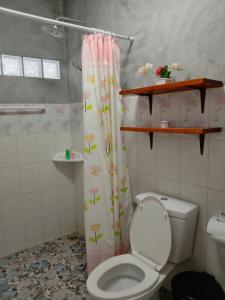 Koupelna v ubytování Goodluck village house