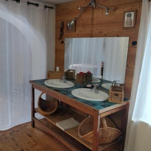 a bathroom with two sinks and a mirror at Chalet Du Vieux Guide in Samoëns