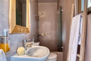 Koupelna v ubytování Amalgam Homes Paros