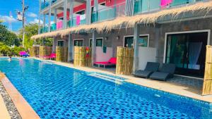 Piscina en o cerca de Pinky Bungalow Resort - SHA Extra Plus