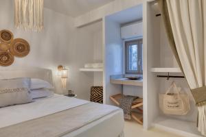 Postel nebo postele na pokoji v ubytování Amalgam Homes Paros