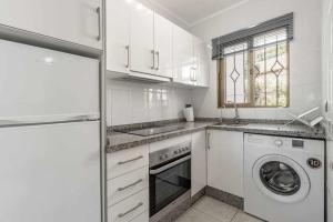 Kuchnia lub aneks kuchenny w obiekcie Tropicana Townhouse, 2 bedroom