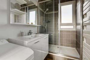a white bathroom with a sink and a shower at Le Nid du Roi - Appartement terrasse - Versailles in Versailles