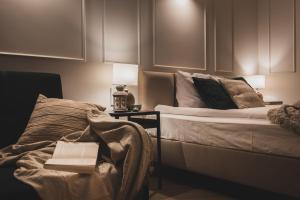 Posteľ alebo postele v izbe v ubytovaní Atrium - Old Town Luxury Apartments - by Upstairs + 37 fotografií