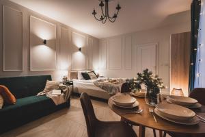Posedenie v ubytovaní Atrium - Old Town Luxury Apartments - by Upstairs