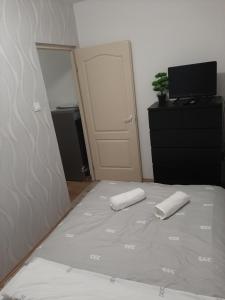Postel nebo postele na pokoji v ubytování Nikolett apartman
