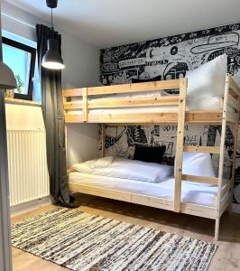 Poschodová posteľ alebo postele v izbe v ubytovaní Hohenwaldeck Seeblickrefugium