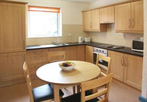 Кухня или кухненски бокс в Castlewhite Apartments - UCC Summer Beds