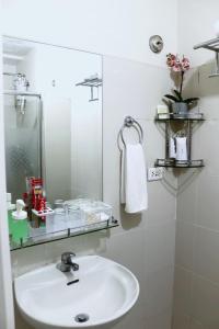 a bathroom with a sink and a mirror at Sky breeze haven in Tagaytay