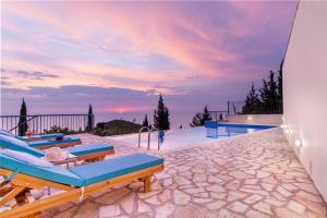 Bazén v ubytovaní Sapphire Blue Villa alebo v jeho blízkosti