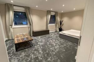 Кровать или кровати в номере Modernes & Komfortables 1 Zimmer Privatwohnung im Einfamilienhaus
