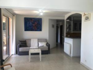 Posedenie v ubytovaní Appartement 60m2 - 2 Chambres à une minute des plages, parking privé