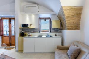 A kitchen or kitchenette at Stella Maris suite relax
