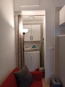 A kitchen or kitchenette at Appartamenti Borghetto San Donato 105 Még 37 kép