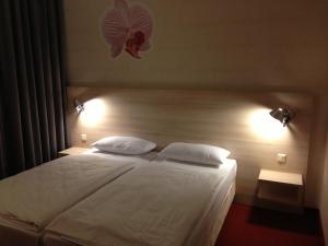 Postel nebo postele na pokoji v ubytování Serways Hotel Spessart