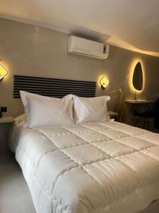 Postel nebo postele na pokoji v ubytování BYZANTIUM Suite with view