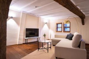 a living room with a couch and a tv at Goldener Löwe in Limburg an der Lahn