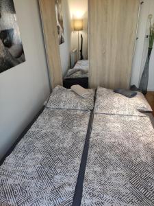 a pair of beds in a room at BellaCasa AirportStudio in Surčin