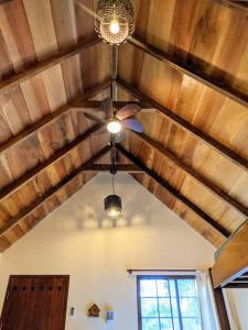 a ceiling of a room with a ceiling fan at Didi Lodge - Cabaña cálida y acogedora! in Cañas