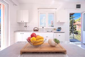 Kuchyňa alebo kuchynka v ubytovaní Apartment Katarina Vrboska