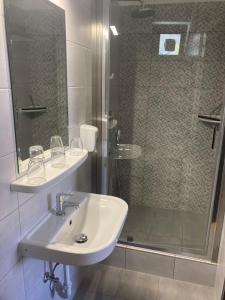 a bathroom with two sinks and a shower at FARKAS VENDÉGHÁZ in Sopron