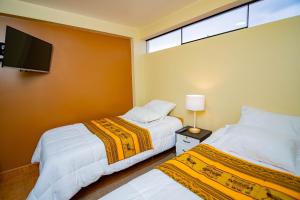 Un pat sau paturi într-o cameră la Departamentos KIRI para familias o empresas que viajan en grupo cerca al Aeropuerto Juliaca