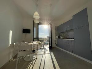 A kitchen or kitchenette at Aquilone Garden