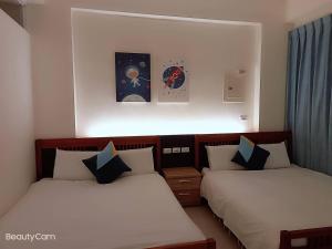 Postel nebo postele na pokoji v ubytování 墾丁慕欣旅店