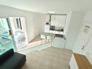 Kuchyňa alebo kuchynka v ubytovaní CALIMA Lodge Corralejo