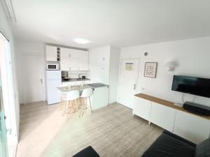 Kuchyňa alebo kuchynka v ubytovaní CALIMA Lodge Corralejo