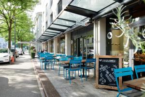 伯克托尔德酒店餐厅或其他用餐的地方
