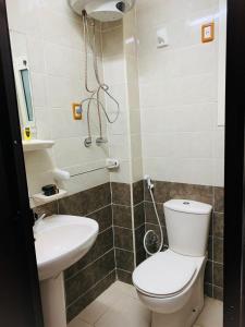 a bathroom with a toilet and a sink at Solitaire Plaza Hotel-Ismailia سولتير بلازا الاسماعلية in Ismailia +20 photos