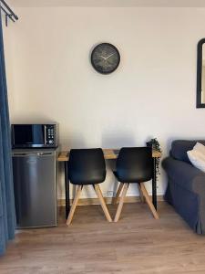 a living room with a table and two chairs at Studio moderne à Antony in Antony