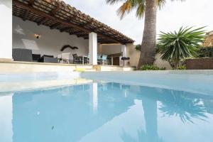 Bazén v ubytování Can Cosset Holiday Home nebo v jeho okolí