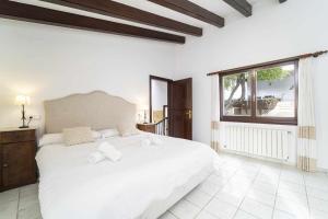Postel nebo postele na pokoji v ubytování Can Cosset Holiday Home + 37 fotografií