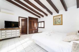 TV a/nebo společenská místnost v ubytování Can Cosset Holiday Home