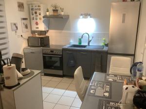 Η κουζίνα ή μικρή κουζίνα στο Maison des Airelles