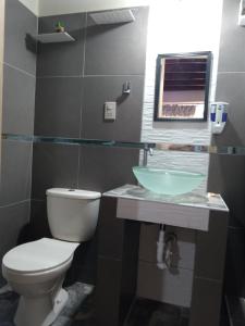 Hospedaje Ocean Glip's tesisinde bir banyo