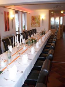 A restaurant or other place to eat at Hotel & Restaurant Wilhelm von Nassau