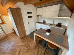 a small kitchen with a table in a room at Smrekowe Zacisze in Bańska Niżna