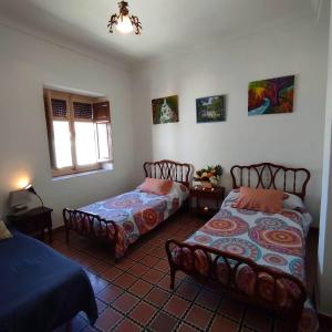 Łóżko lub łóżka w pokoju w obiekcie Casa Rural El Sendero