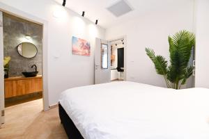 Ένα ή περισσότερα κρεβάτια σε δωμάτιο στο Anil's house - מתחם צימרים עם בריכה מקורה ומחוממת Zimmer with heated swimming pool