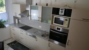 a kitchen with a microwave and a sink at FeWo Lienen in Lienen